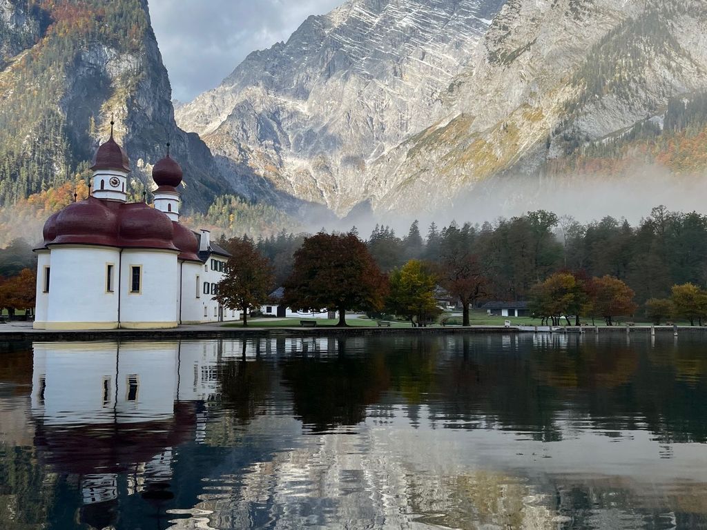 St. Bartholomä im Herbst