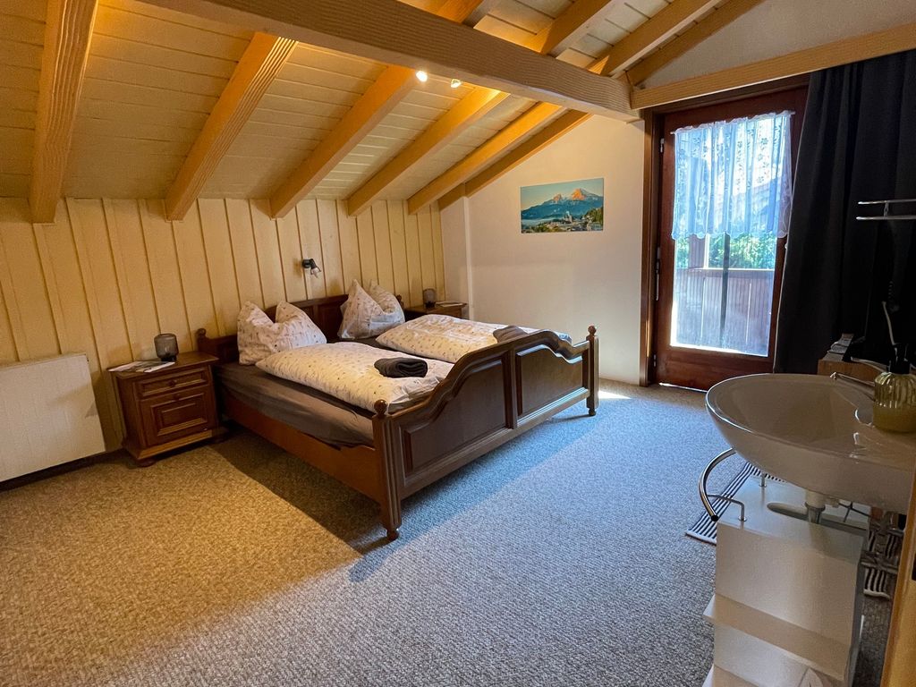 Schlafzimmer 1