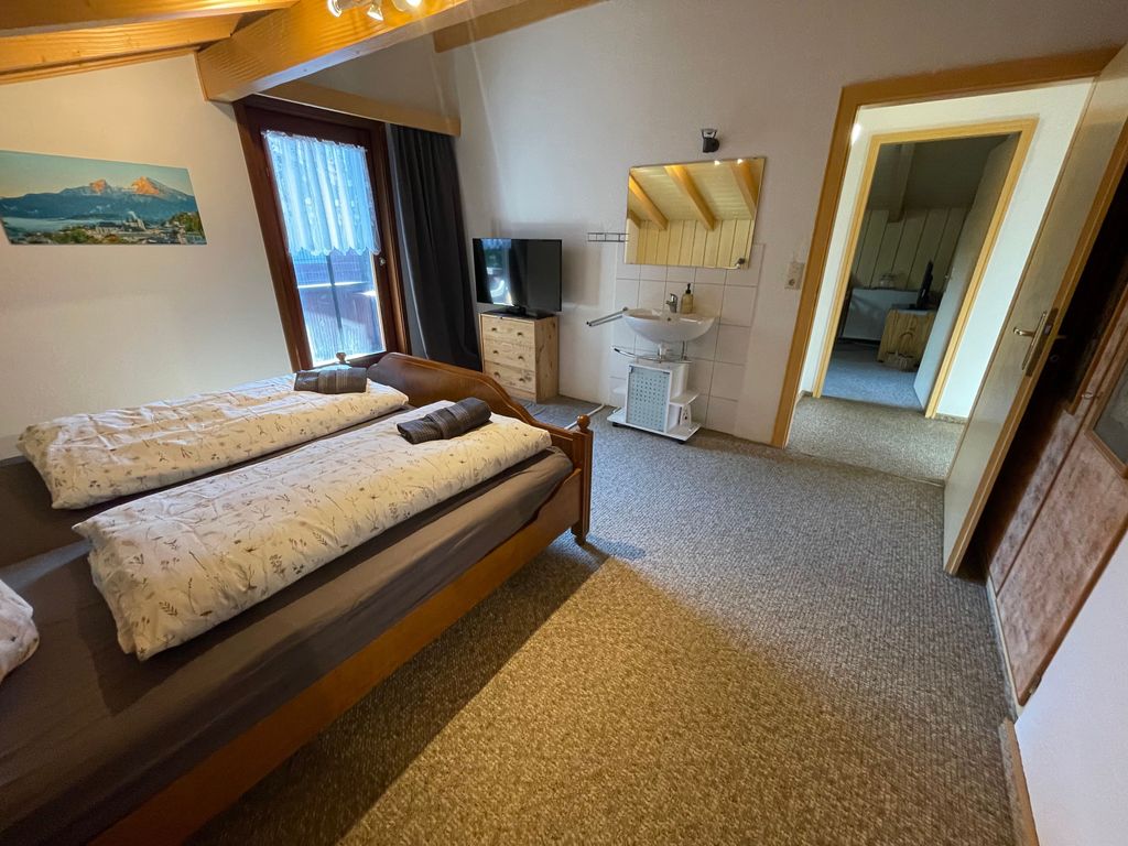 Schlafzimmer 1