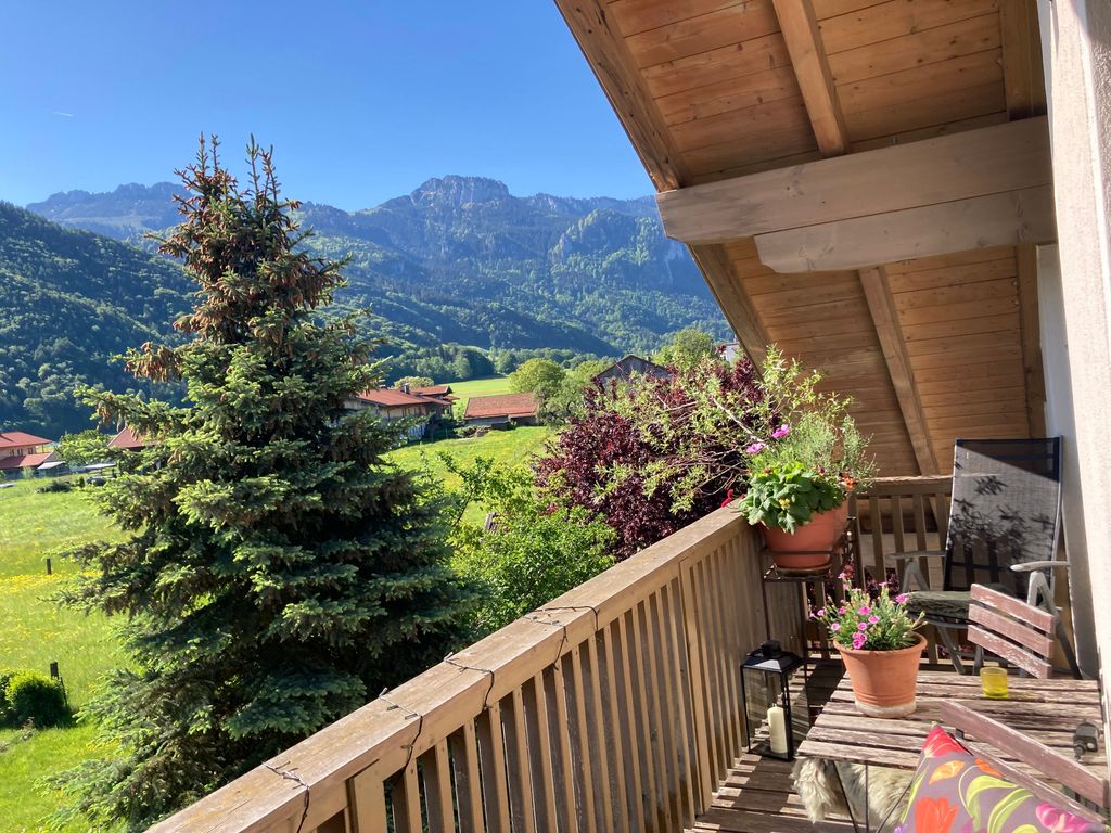 Balkon mit Ausblick auf die Kampenwand