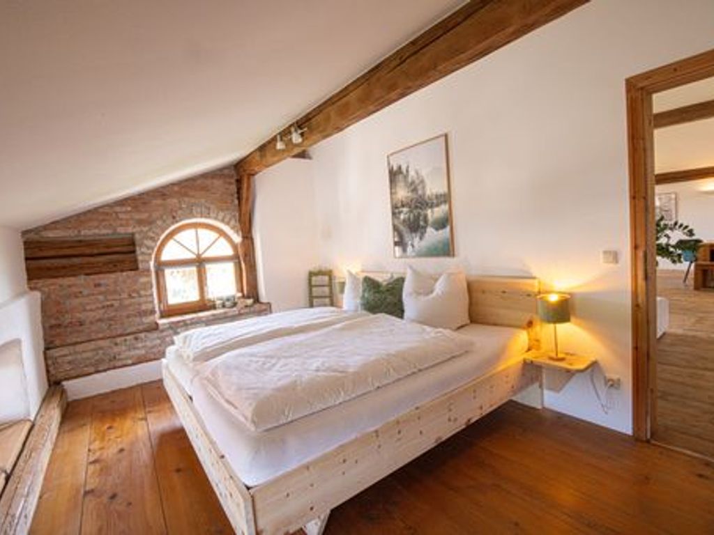 Schlafzimmer mit Doppelbett