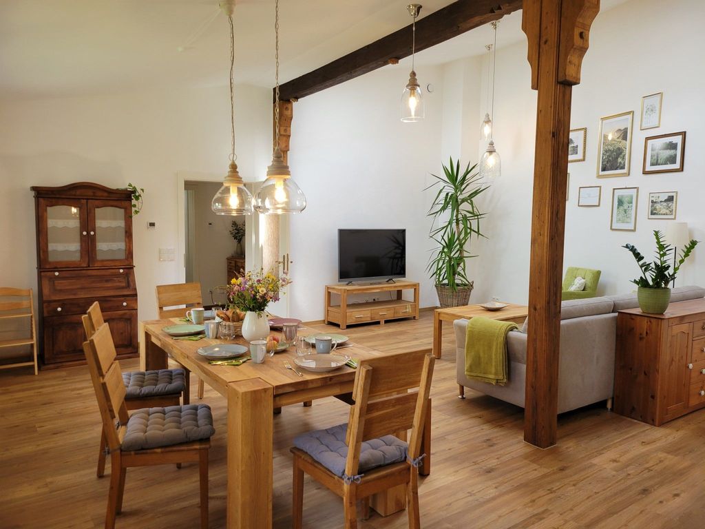 Esstisch im Wohnzimmer