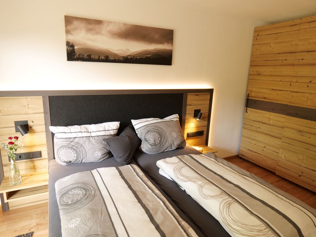 Schlafzimmer 1