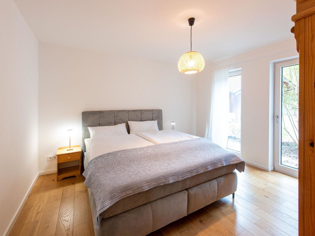 Schlafzimmer 1