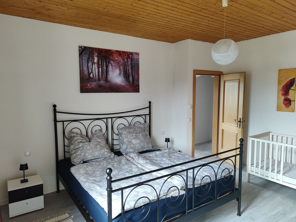 Schlafzimmer 1