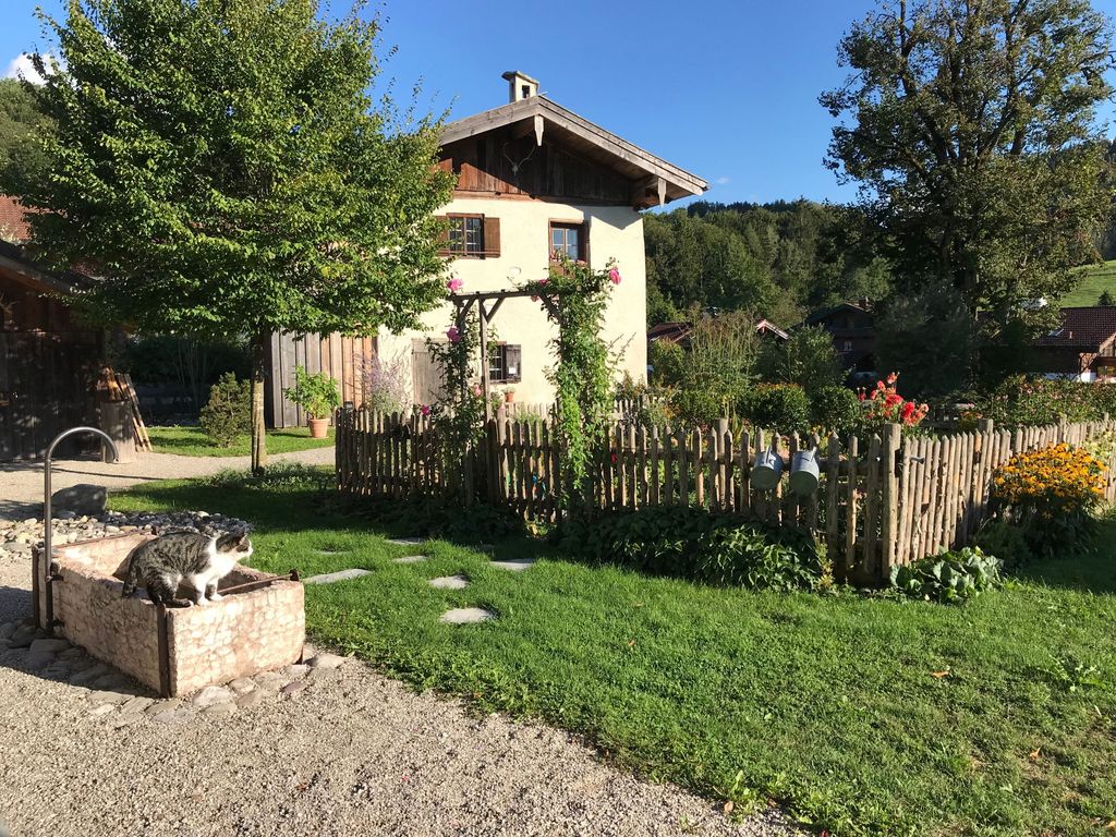 Ansicht mit Brunnen