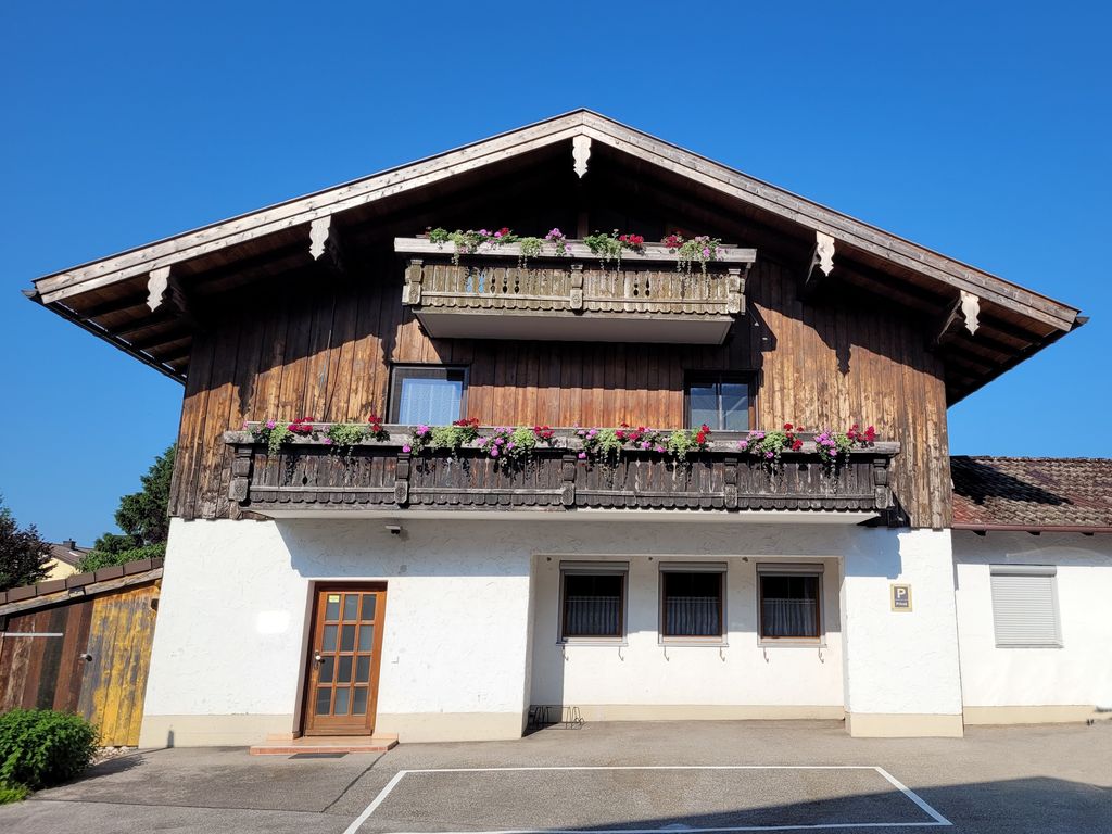 Sommer 2026 Eingang & Parkplatz FeWo