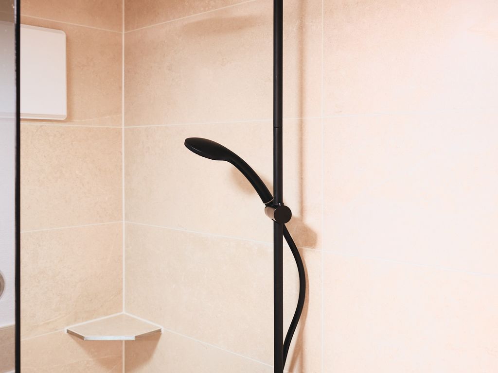 Badewanne mit Dusche