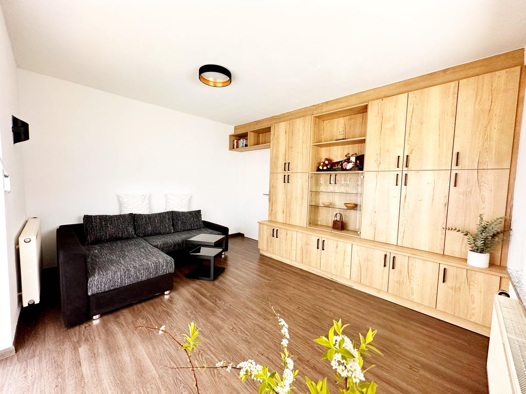 Wohnzimmer mit Schlafsofa