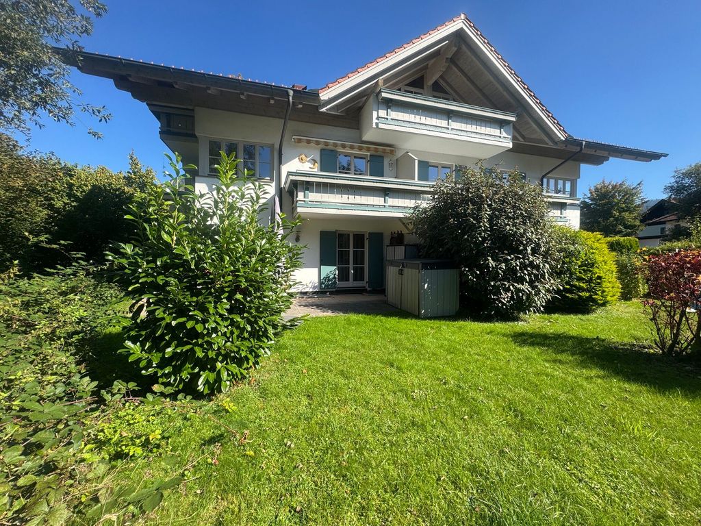 Hausansicht EG Links Terrasse