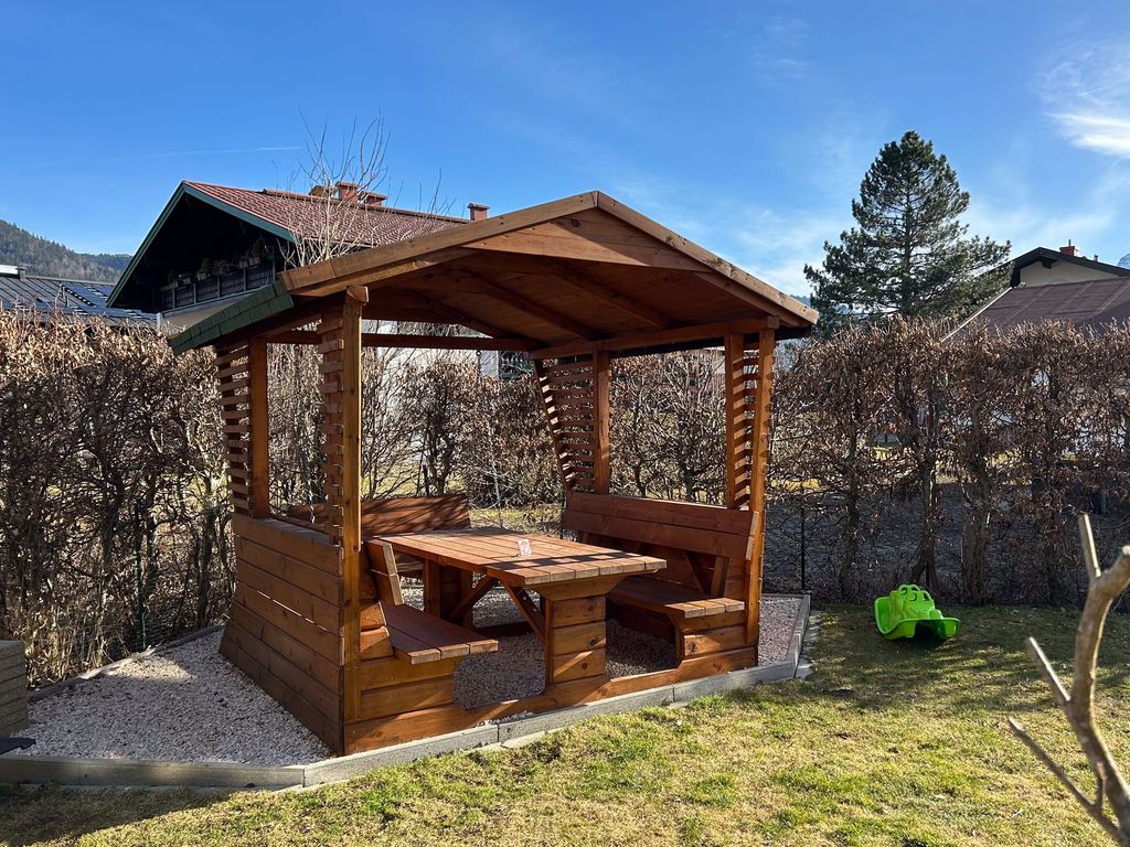 Gemeinschaftsgarten mit Hütte und Grillecke
