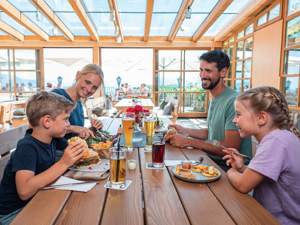 Genuss im Wintergarten Neubichler Alm