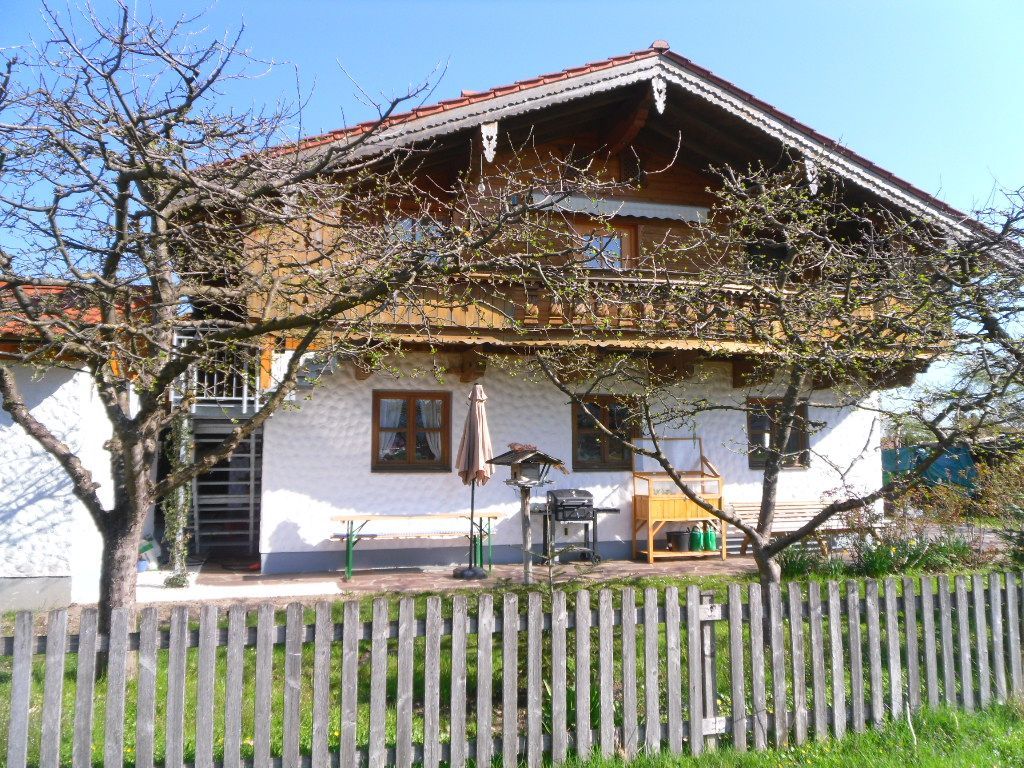 Ferienwohnung im kpl. Obergeschoss und Grillplatz (Jahreszeit März)
