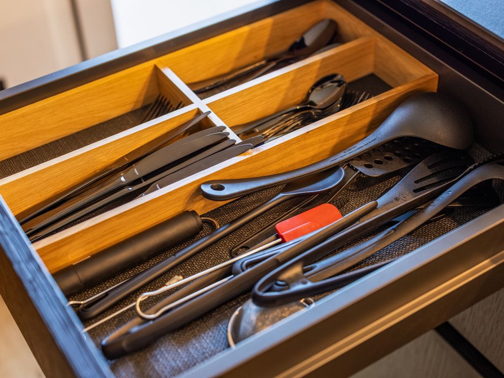 In der Küche finden Sie alle Utensilien, die Sie zum Kochen benötigen