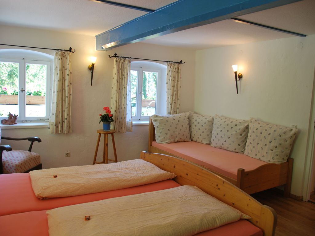 3. Bett
