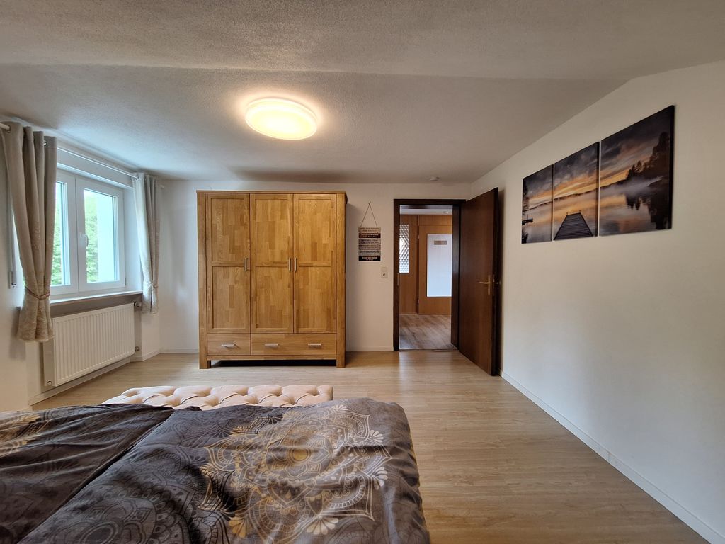 Erstes Schlafzimmer
