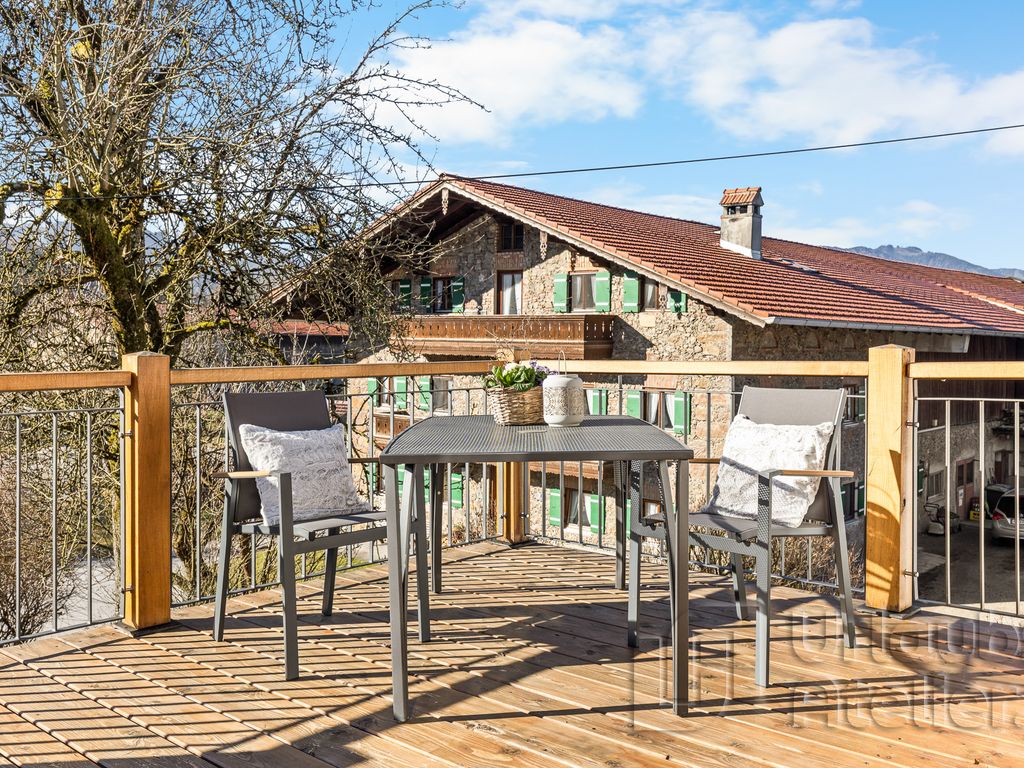 Terrasse mit Sitzgelegenheit