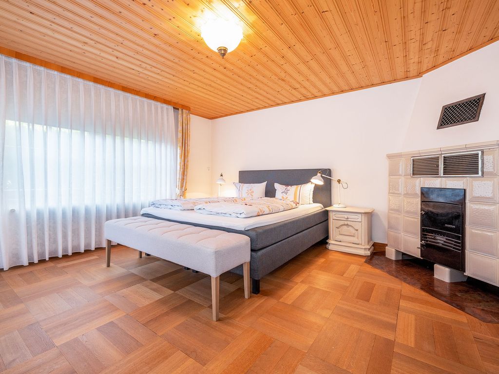 Schlafzimmer 1