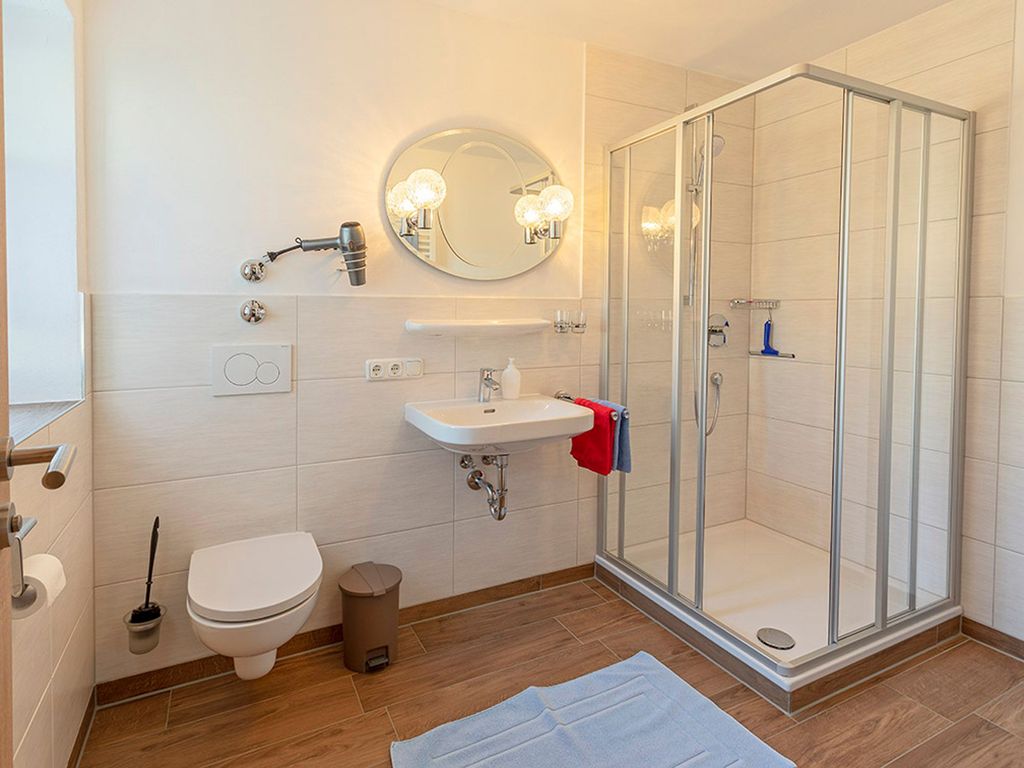 Doppelzimmer mit Ausziehcouch Dusche/WC und TV