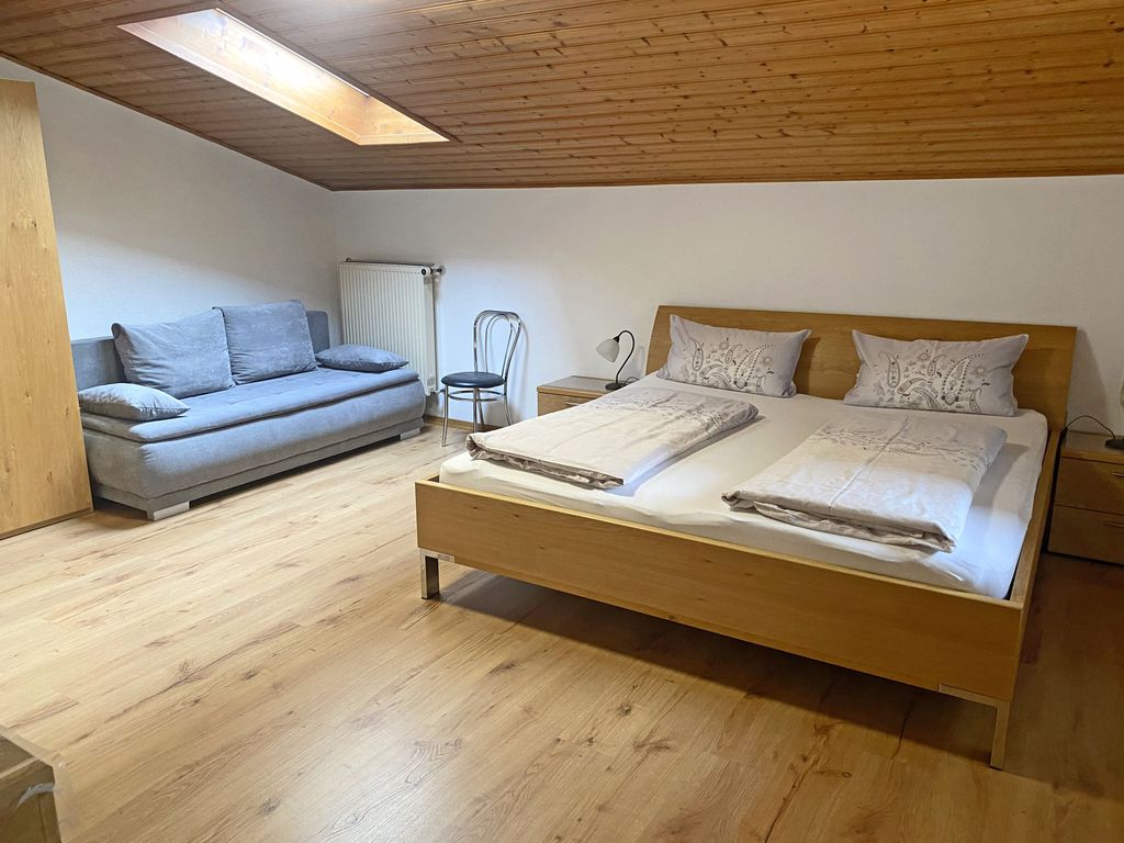 Doppelzimmer mit Ausziehcouch, Dusche/WC und TV