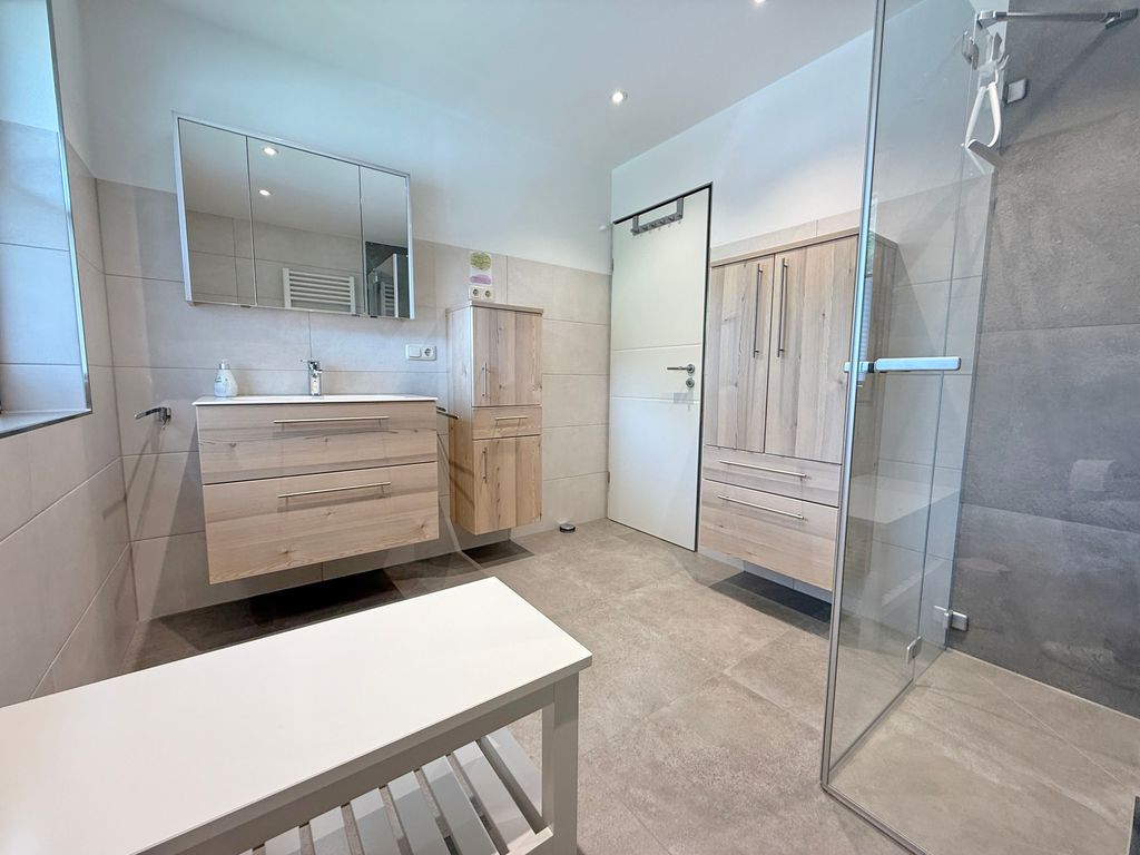 Große Badezimmer