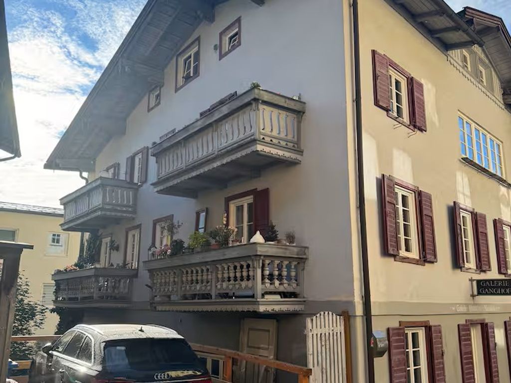 Haus mit Parkplatz