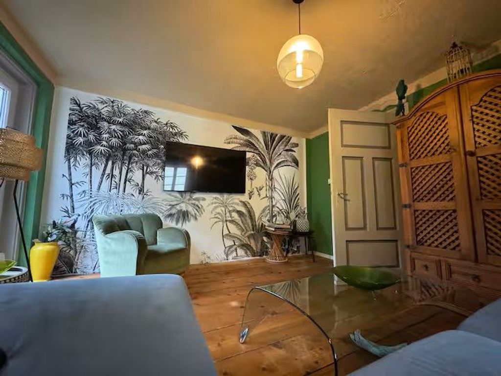 Wohnzimmer mit Fernseher