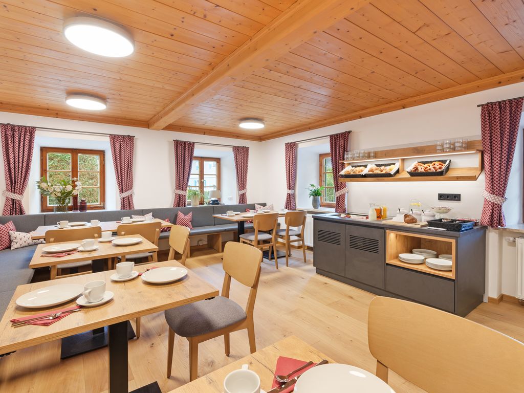 Frühstücksraum mit Frühstücksbuffet