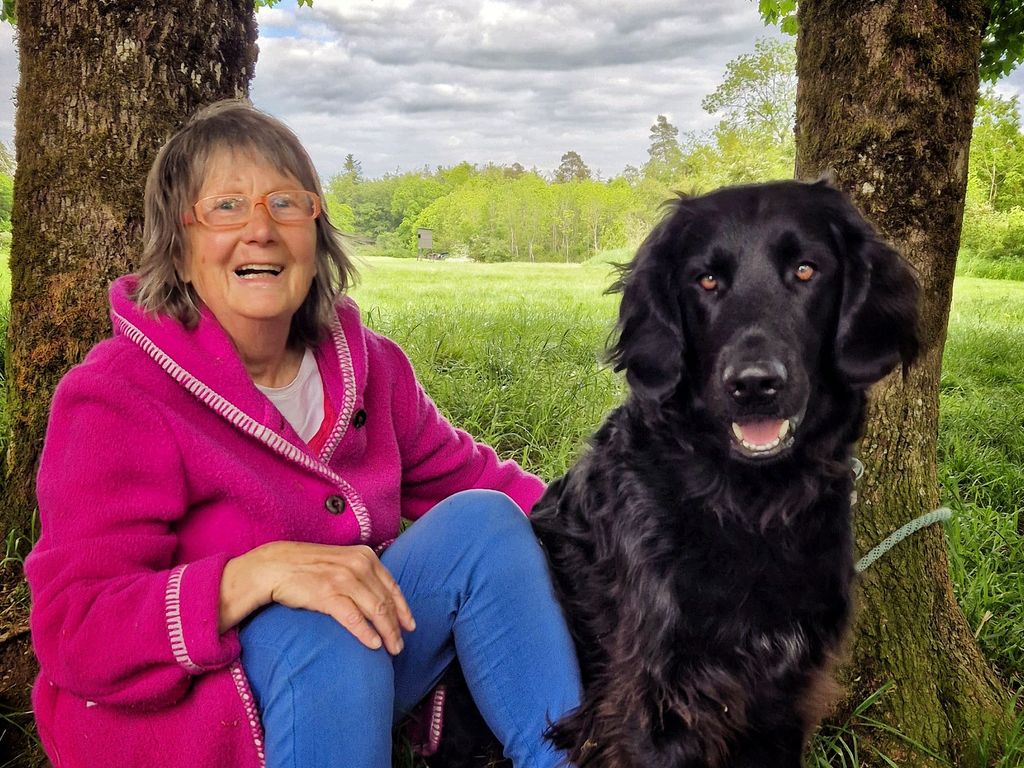 Ihre Gastgeberin mit Hund Jimi