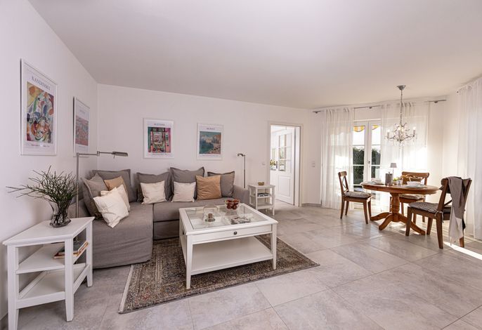 Fewo Bavaria – 5-Sterne-Ferienwohnung mit Garten, Terrassen & Bergblick