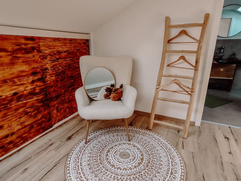 Schrank und Ankleidebereich