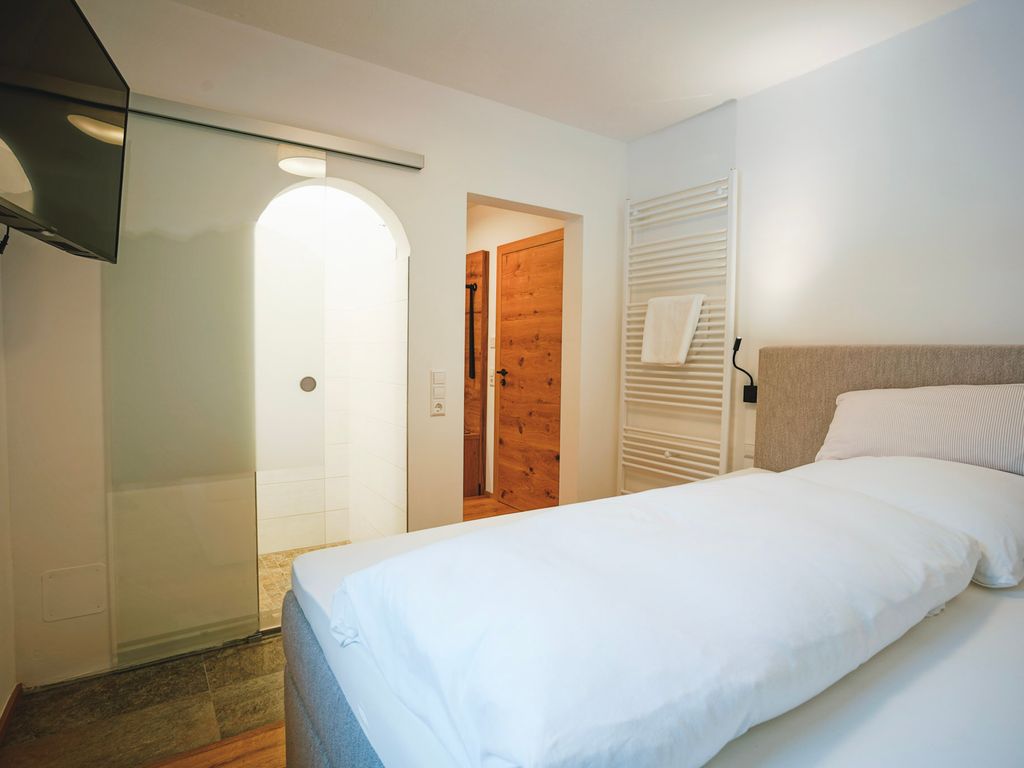 Zimmer 4 mit ca. 20 qm   Einzelzimmer 1. OG