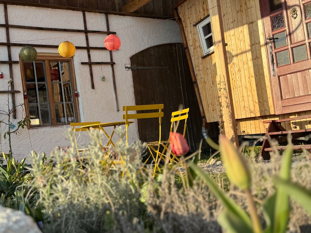 Aussenansicht Tiny Haus mit Sitzplatz