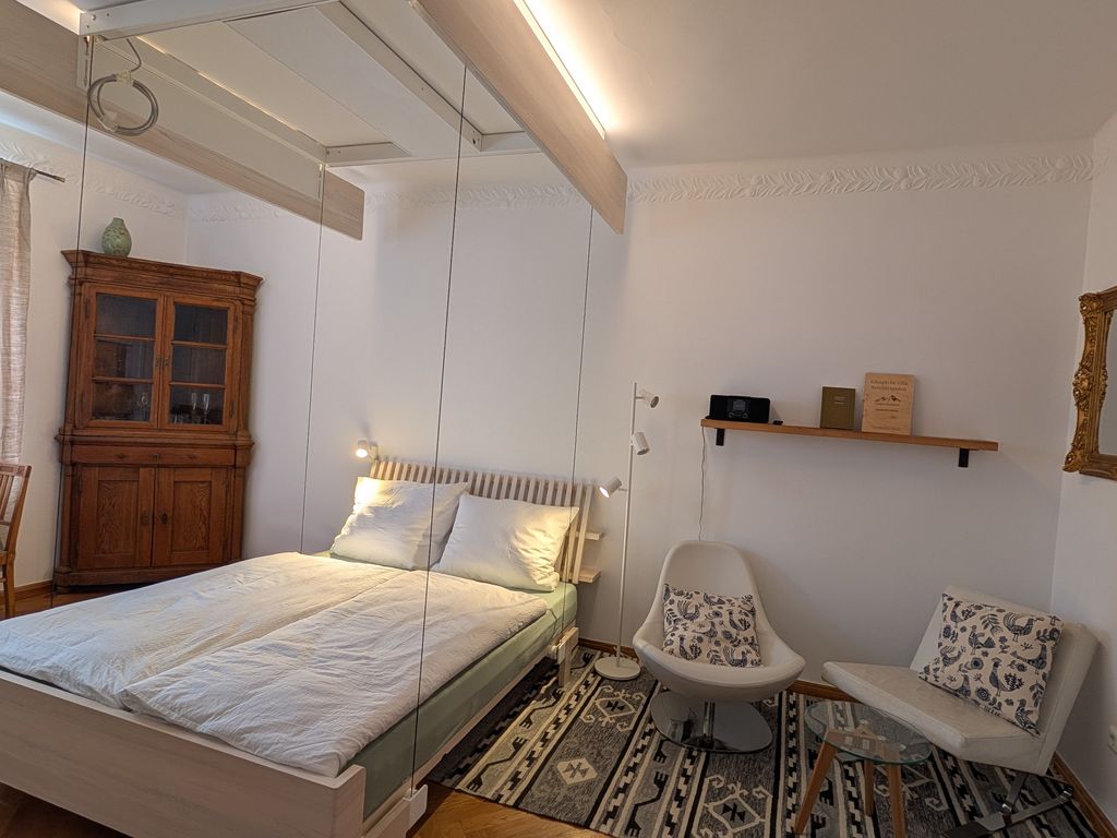 Wohnraum mit Bett
