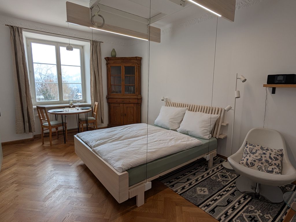 Wohnraum mit Bett