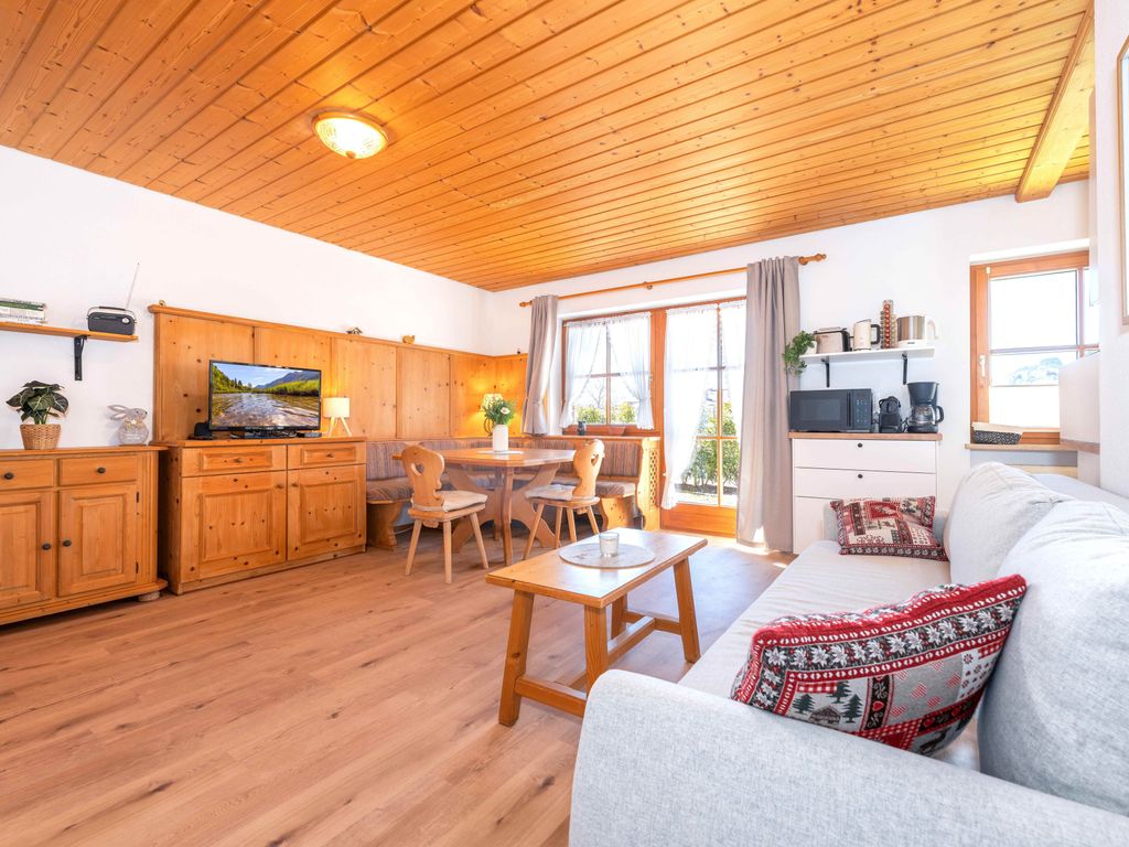 Helles, geräumiges Wohnzimmer