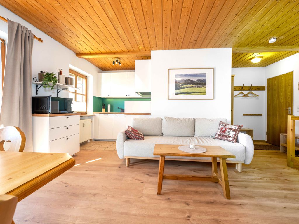 Helles, geräumiges Wohnzimmer