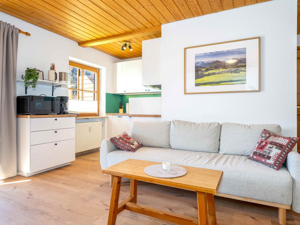 Helles, geräumiges Wohnzimmer