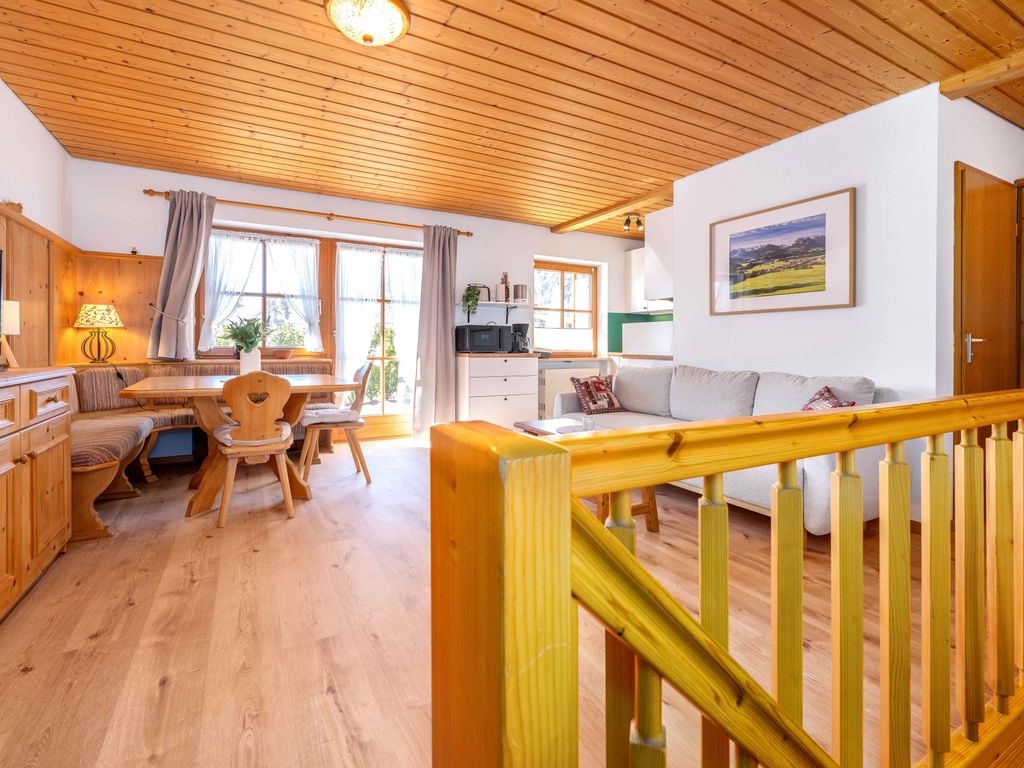 Helles, geräumiges Wohnzimmer
