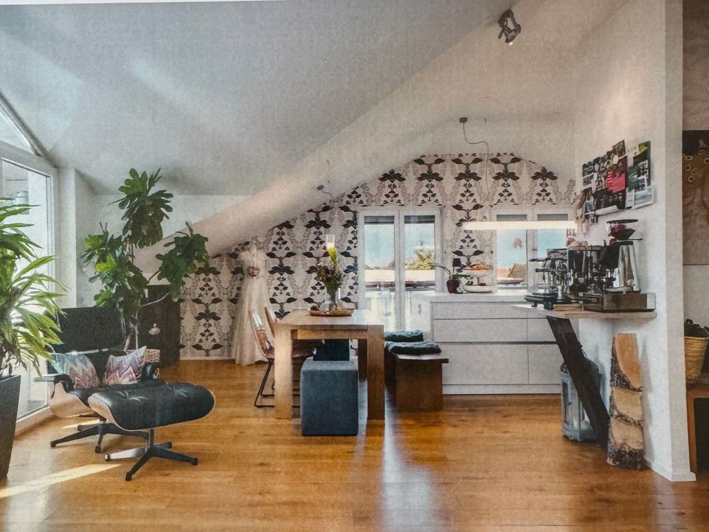 Blick vom Wohnzimmer auf den Wohn- & Essbereich