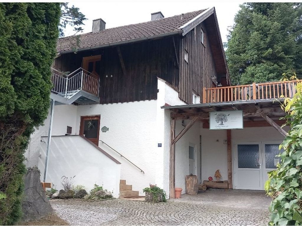 Einfahrt - Aussenansicht - Grey House