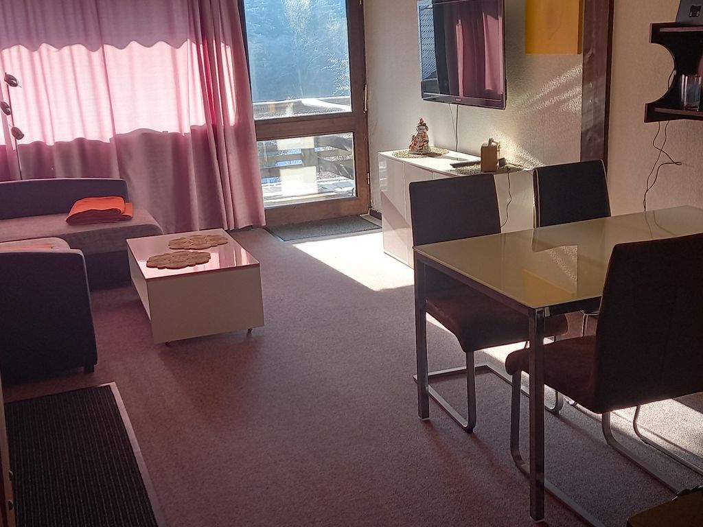 Wohnesszimmer mit Balkon Richtung Süden