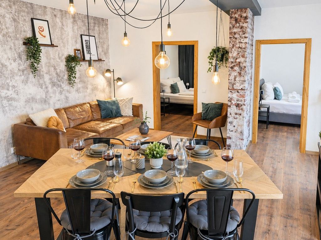 Wohnzimmer mit Essbereich