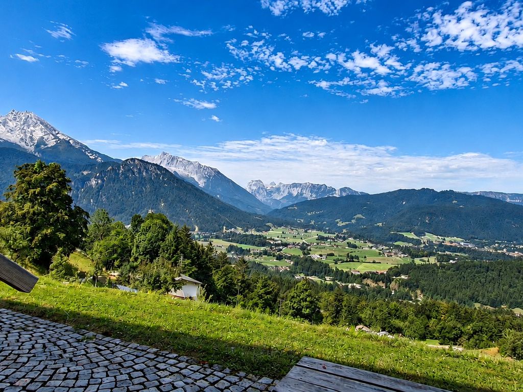 Ausblick von der Terrasse mit Watzmann, Reiteralm und Tal