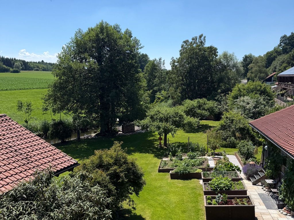 Blick vom Balkon in den Garten