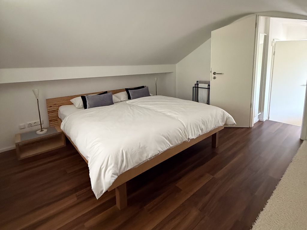 Großes Schlafzimmer: Bett