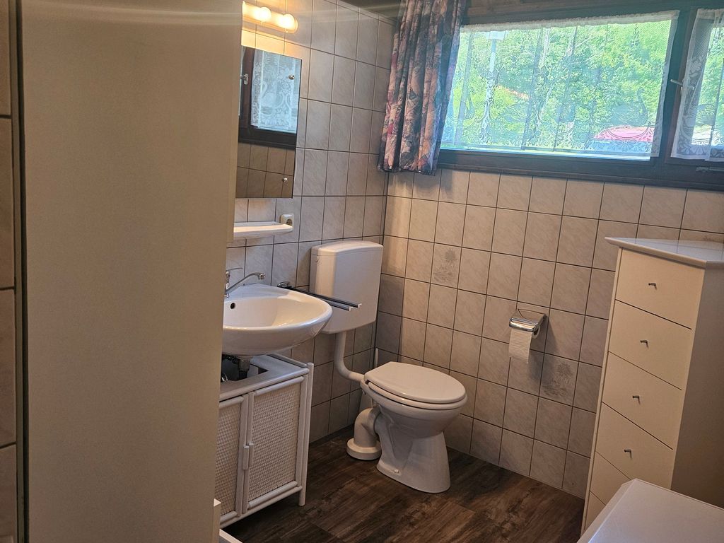 Badezimmer mit Dusche