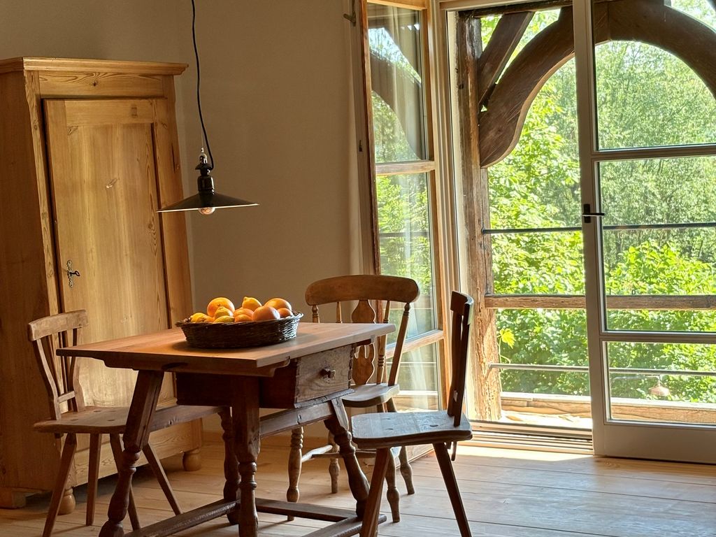 Stube mit Blick in den Garten