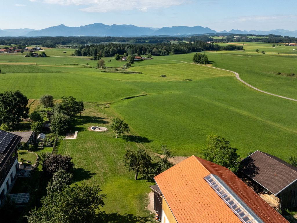 Garten und Bergpanorama