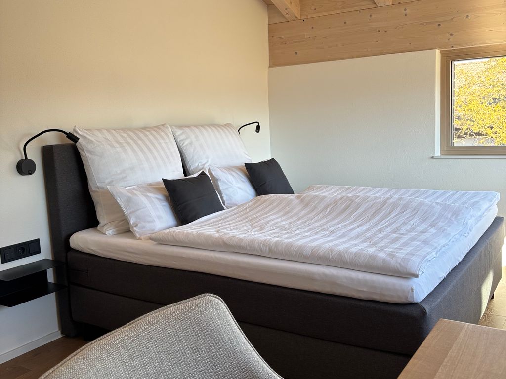 Schlafzimmer 1